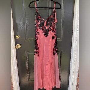 Jacalyn Bennett Fredericks of Hollywood Nightgown Lace 100% Silk Pink/Peach Blk